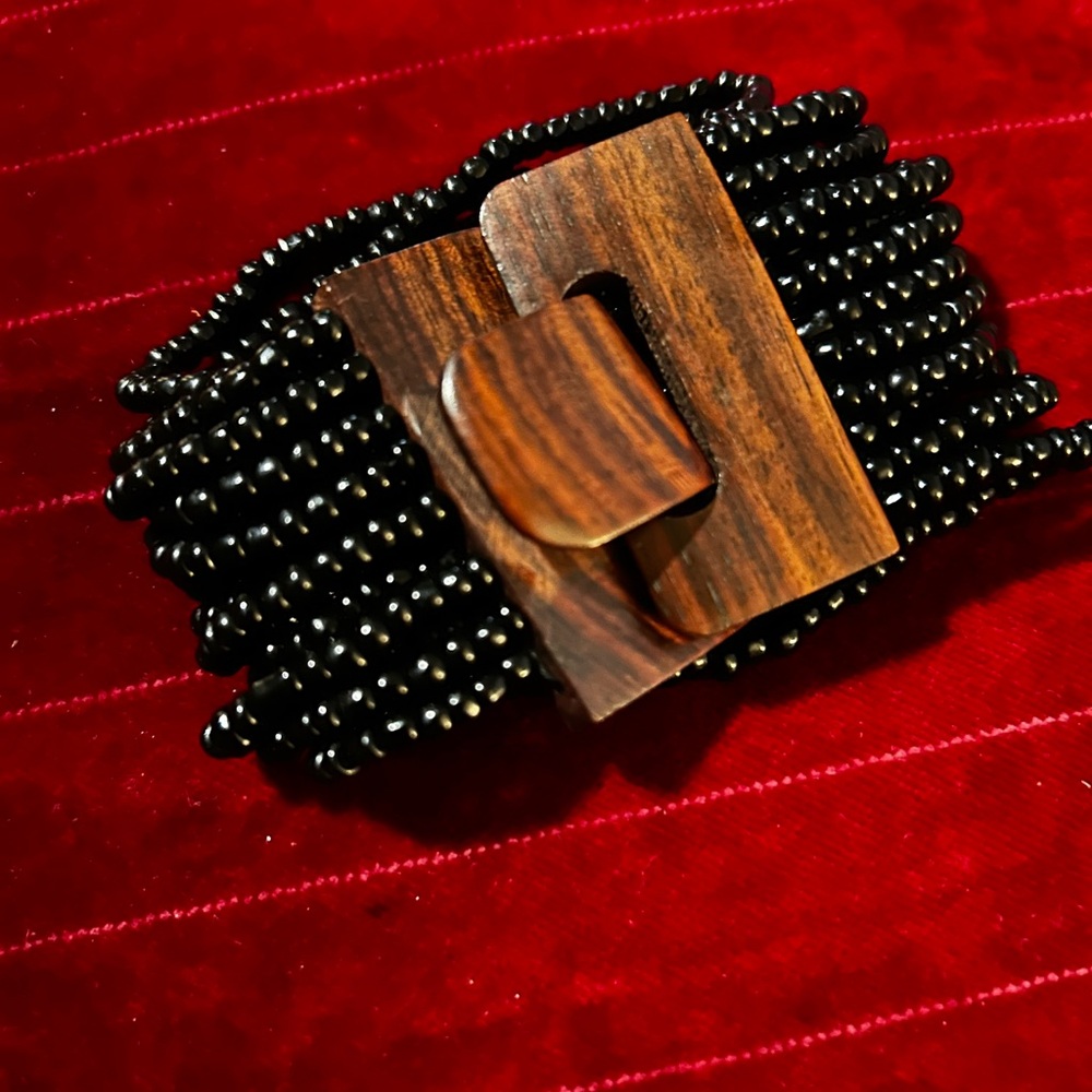Wooden Buckle Black Beaded Bracelet